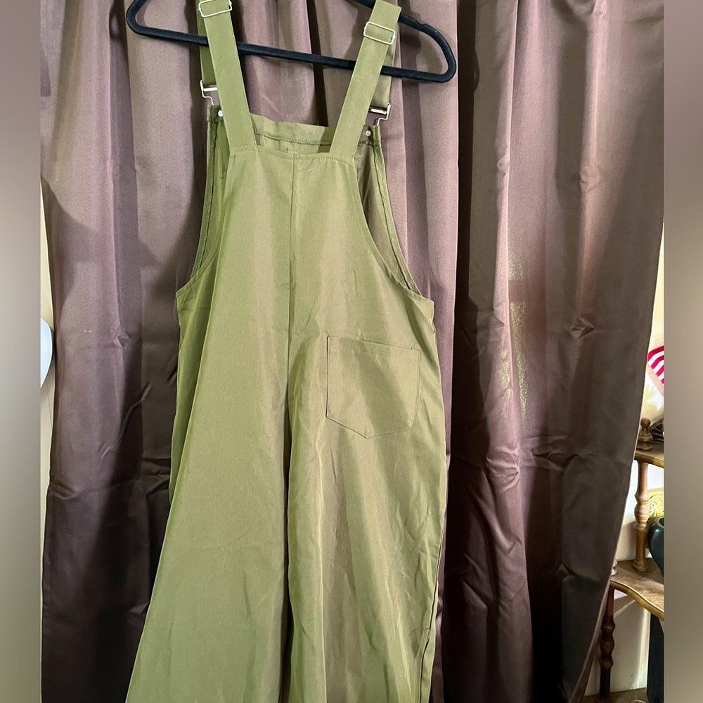 Ladies Salanta Overalls, Size Large, Olive green, they are so cute - Picture 2 of 4